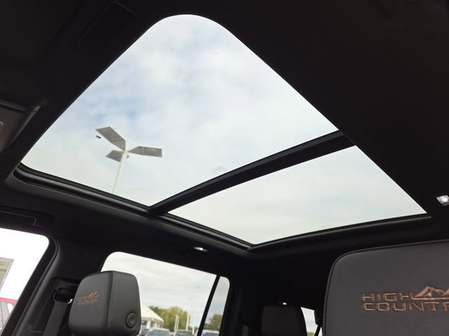 New 2026 Chevrolet Suburban High Country image 3