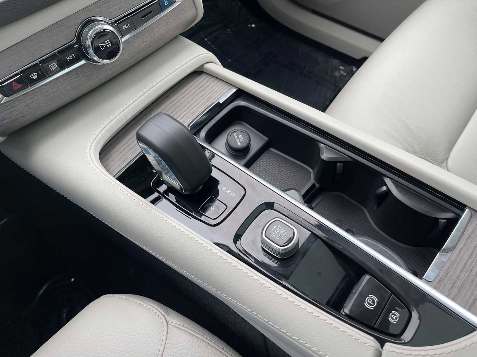 Used 2023 Volvo XC90 B6 Plus w/ Protection Package Premier image 29