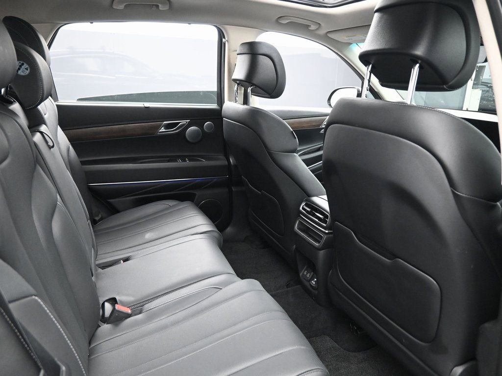 Used 2025 Genesis GV80 2.5T Advanced AWD/4WD image 39