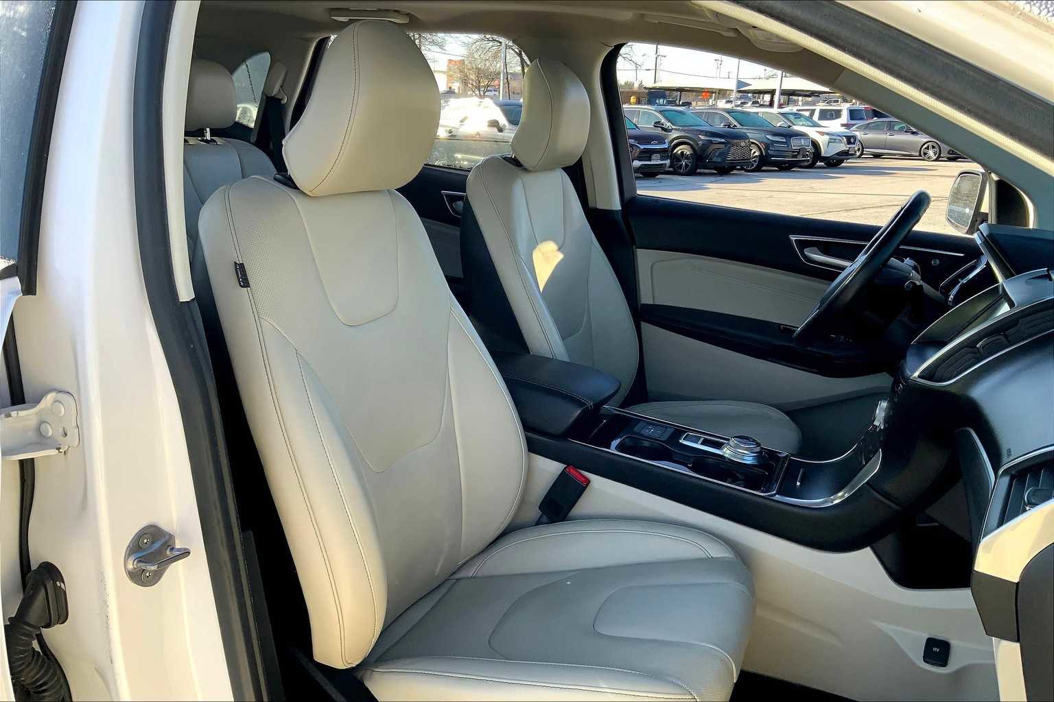 Used 2019 Ford Edge Titanium w/ Equipment Group 301A FWD image 8