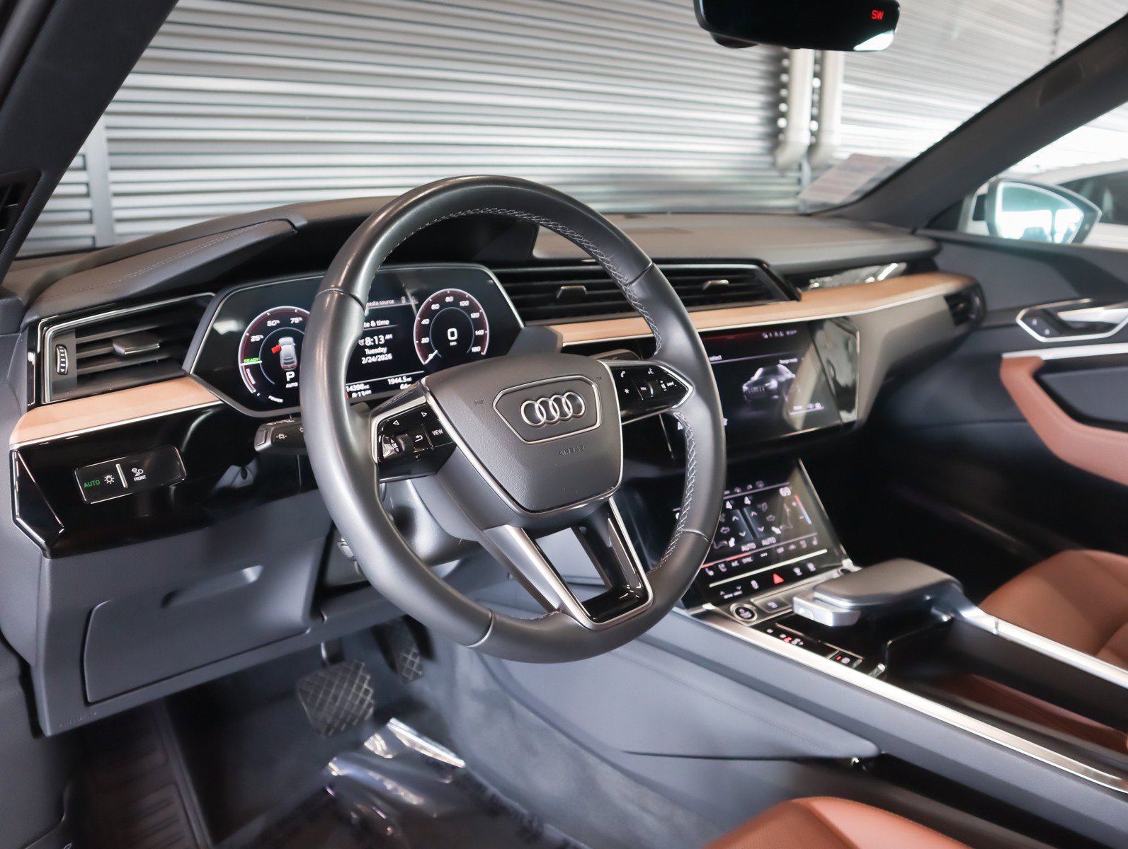 Used 2024 Audi Q8 e-tron Premium Plus image 17