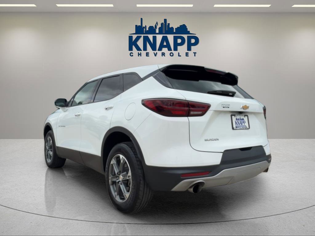 Used 2025 Chevrolet Blazer LT image 3