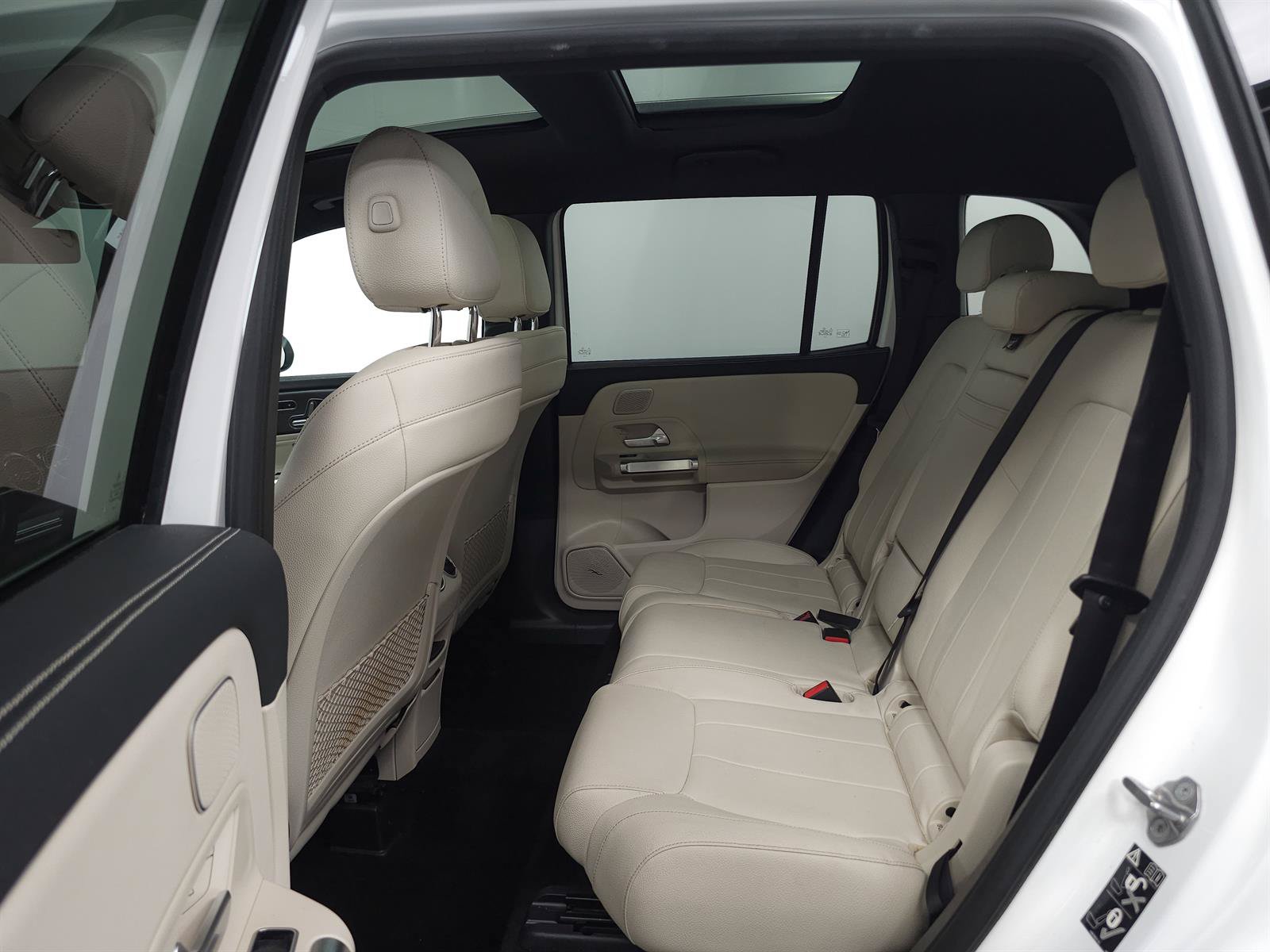 Used 2021 Mercedes-Benz GLB 250 4MATIC image 5