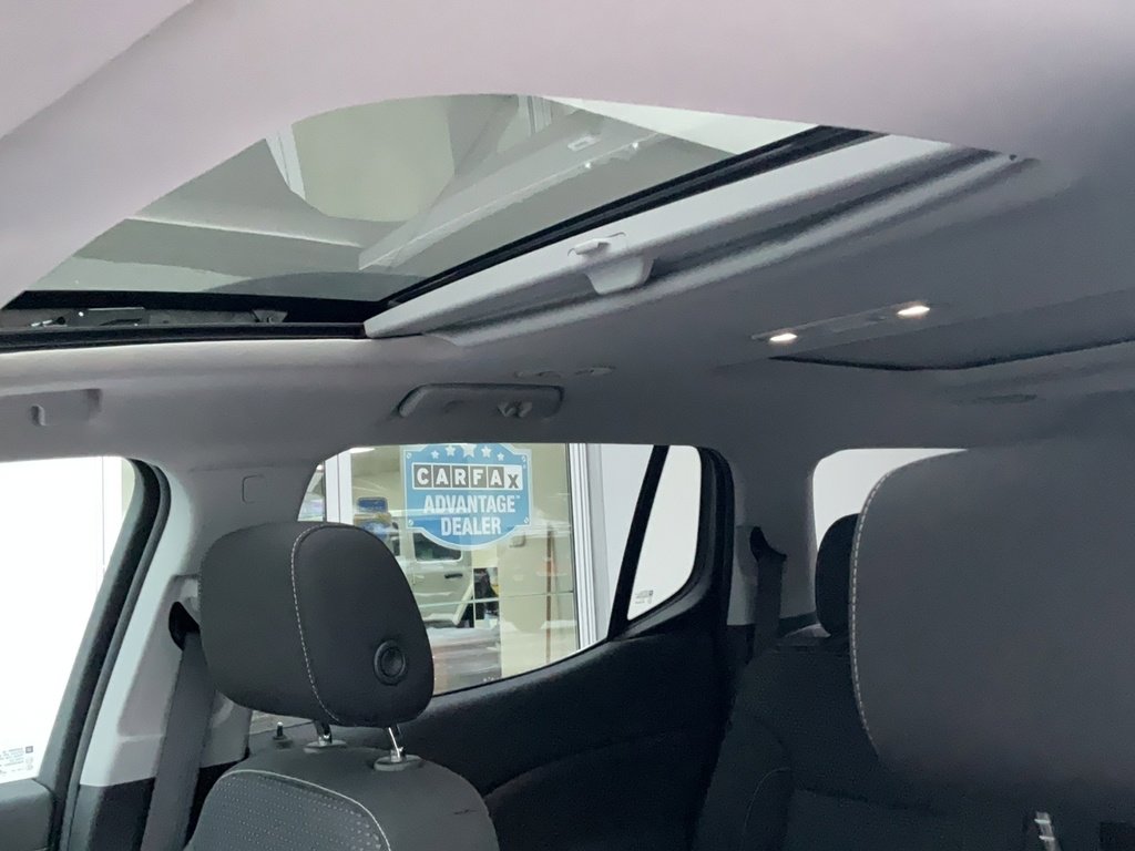 Used 2022 GMC Acadia SLE w/ Driver Convenience Package image 13