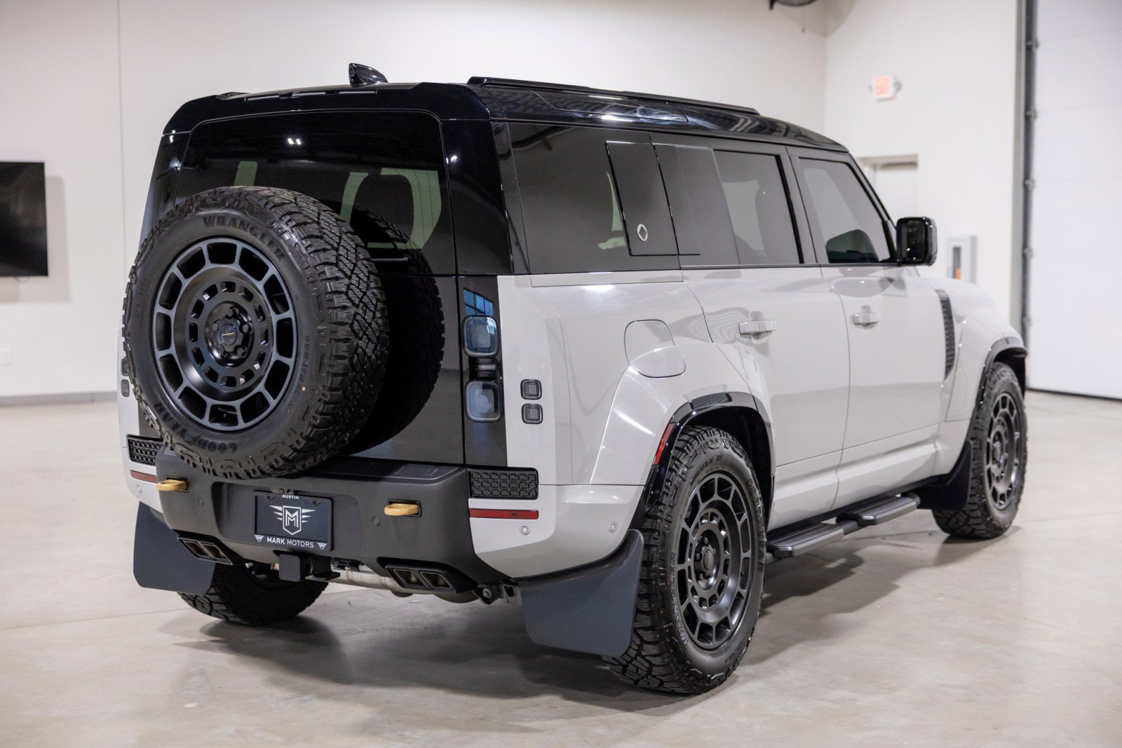 Used 2026 Land Rover Defender 110 OCTA image 9