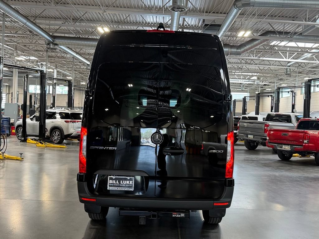 Used 2025 Mercedes-Benz Sprinter 2500 image 8