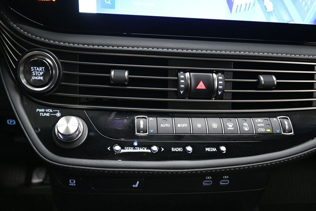 Used 2023 Lexus LS 500 AWD image 16