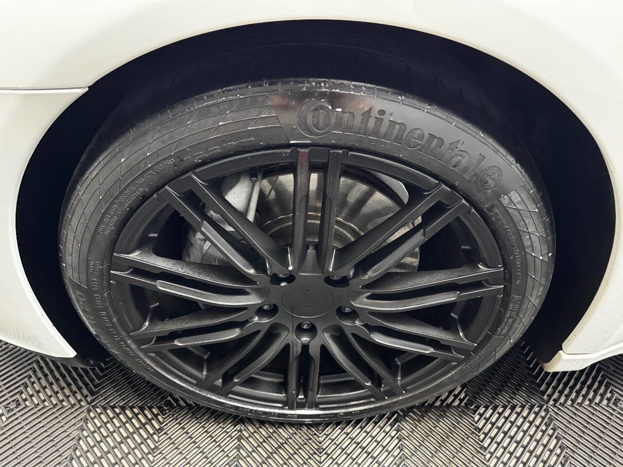 Used 2015 Porsche Panamera 4 image 19