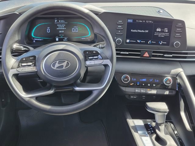 Used 2025 Hyundai Elantra Blue image 4
