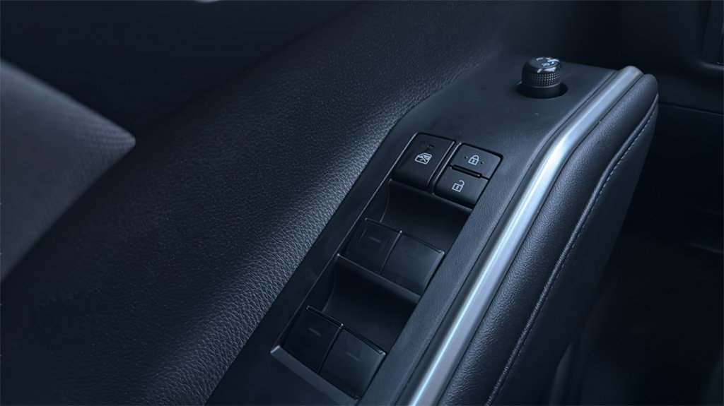 Used 2024 Toyota Highlander LE image 18