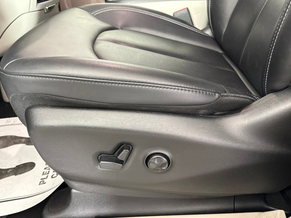 Certified 2024 Chrysler Pacifica Touring-L FWD image 33