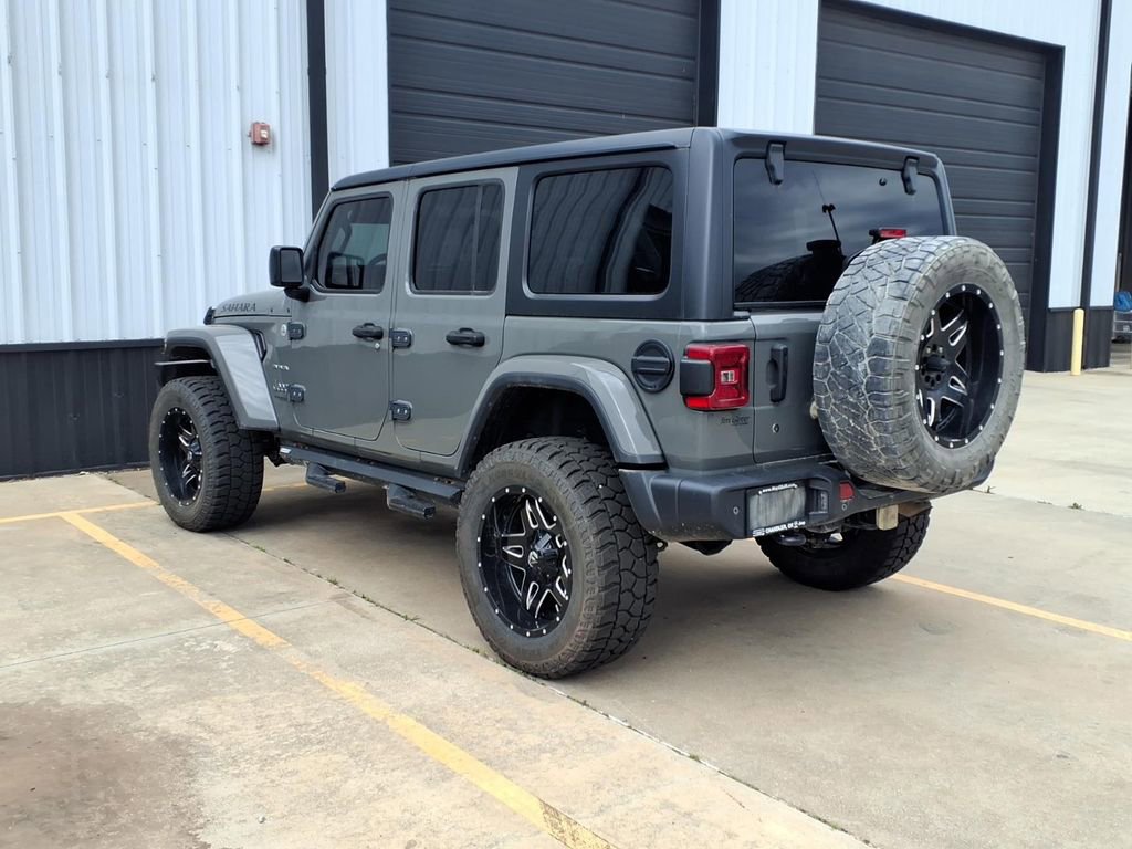Used 2018 Jeep Wrangler Unlimited Sahara image 2