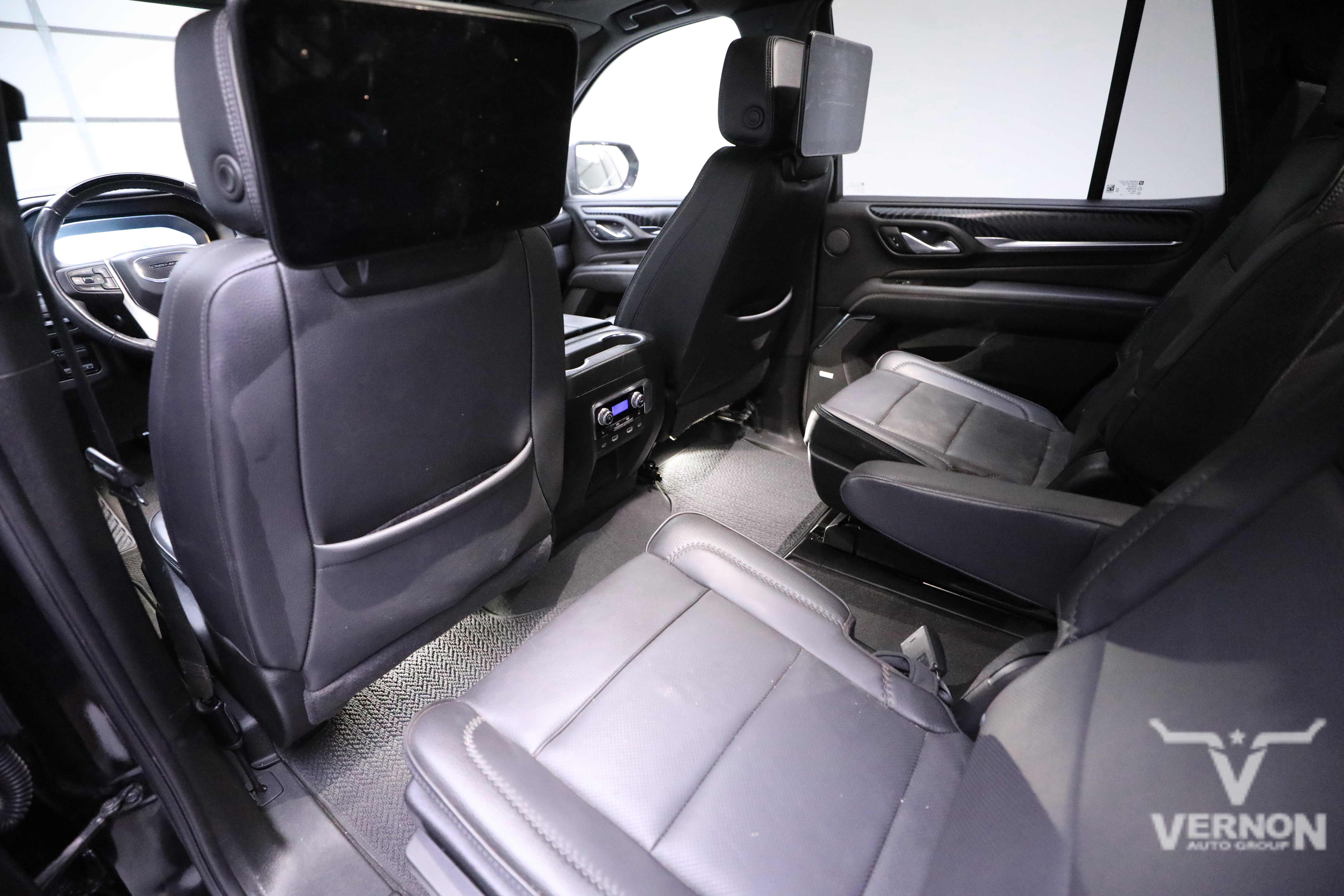 Used 2024 GMC Yukon Denali w/ Advanced Technology Package image 9