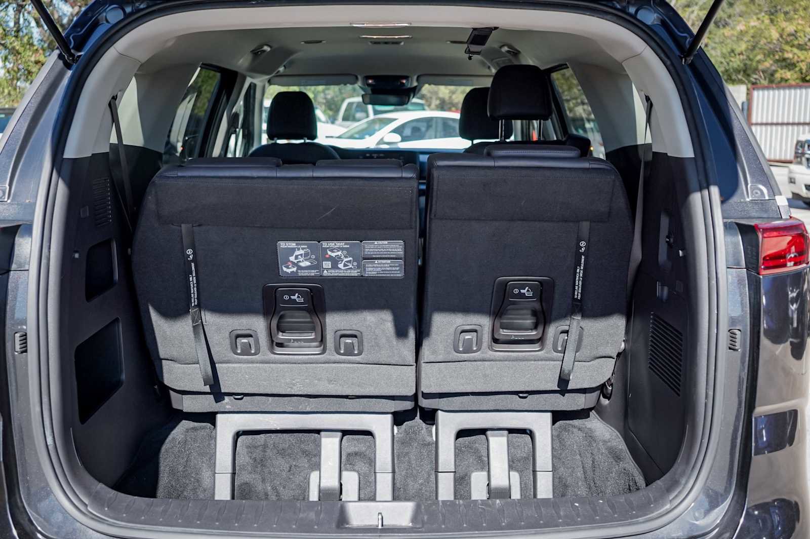 Certified 2024 Kia Carnival LX image 32