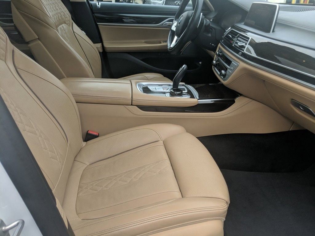 Used 2022 BMW 740i w/ Premium Package image 41