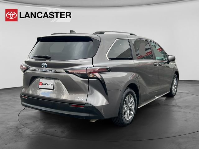 Certified 2024 Toyota Sienna XLE FWD image 7