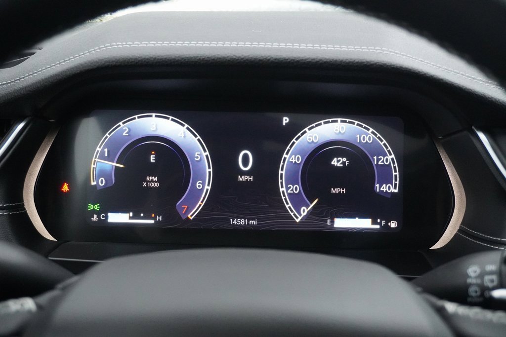 Used 2024 Jeep Grand Cherokee Limited w/ Black Appearance Package image 11