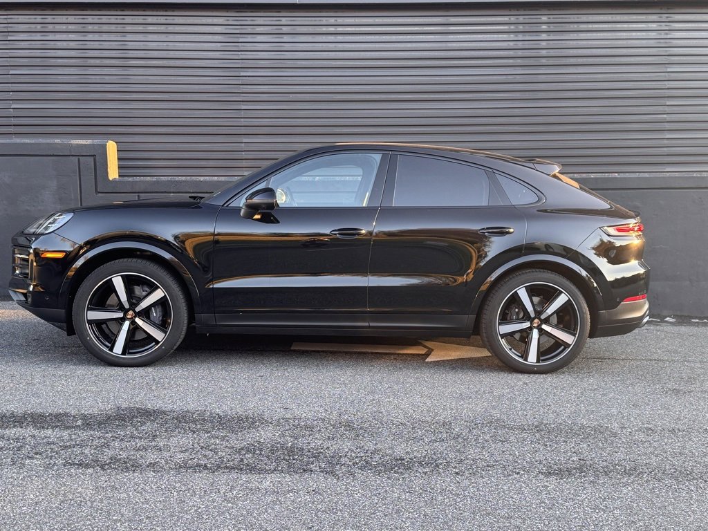Certified 2025 Porsche Cayenne Coupe image 7