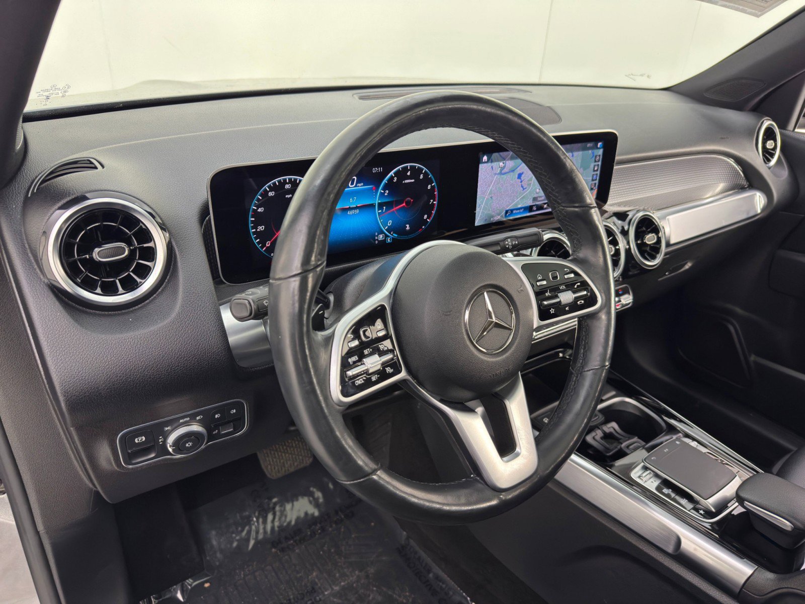 Used 2020 Mercedes-Benz GLB 250 4MATIC w/ Premium Package image 13
