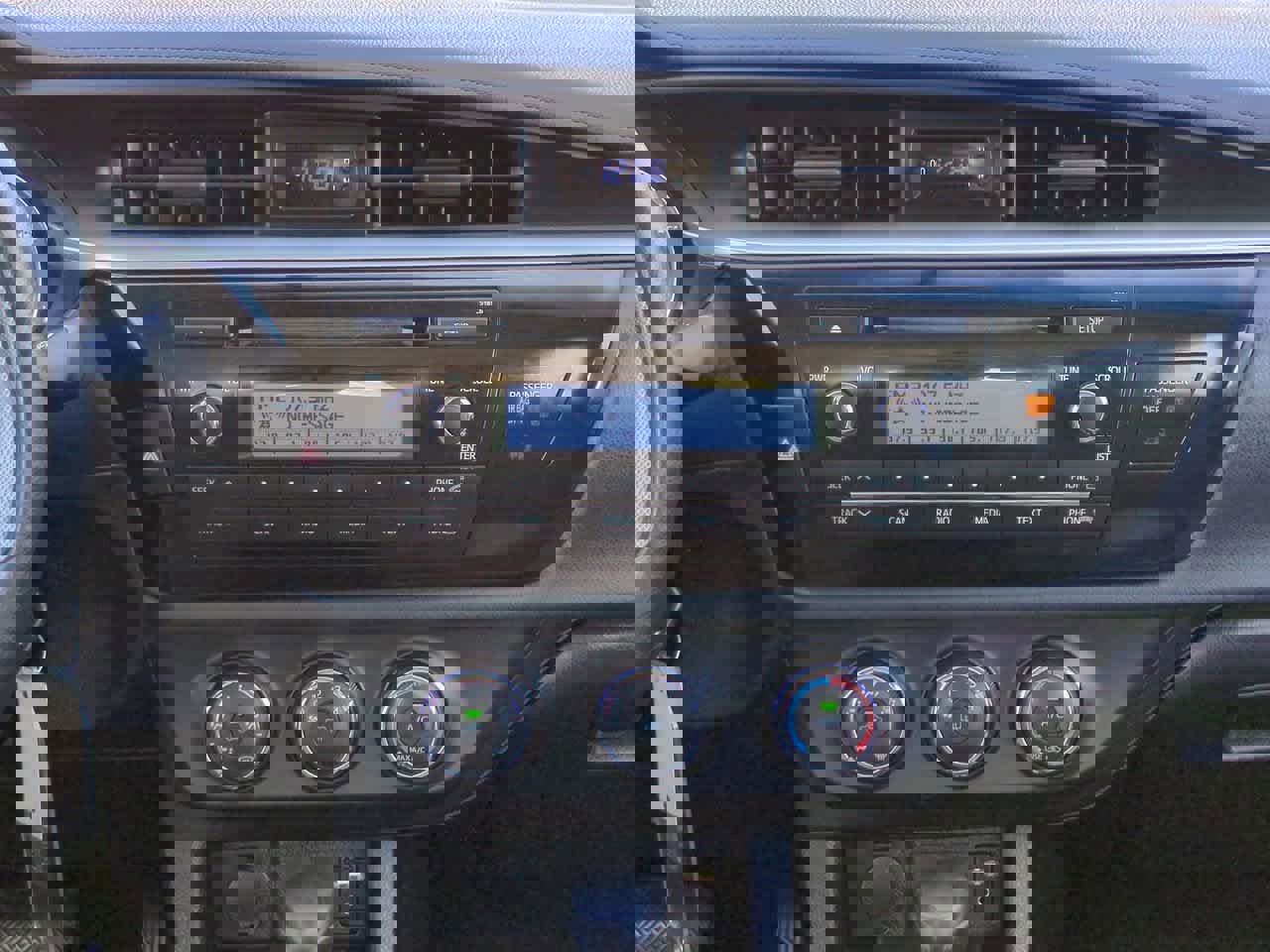 Used 2015 Toyota Corolla L image 17