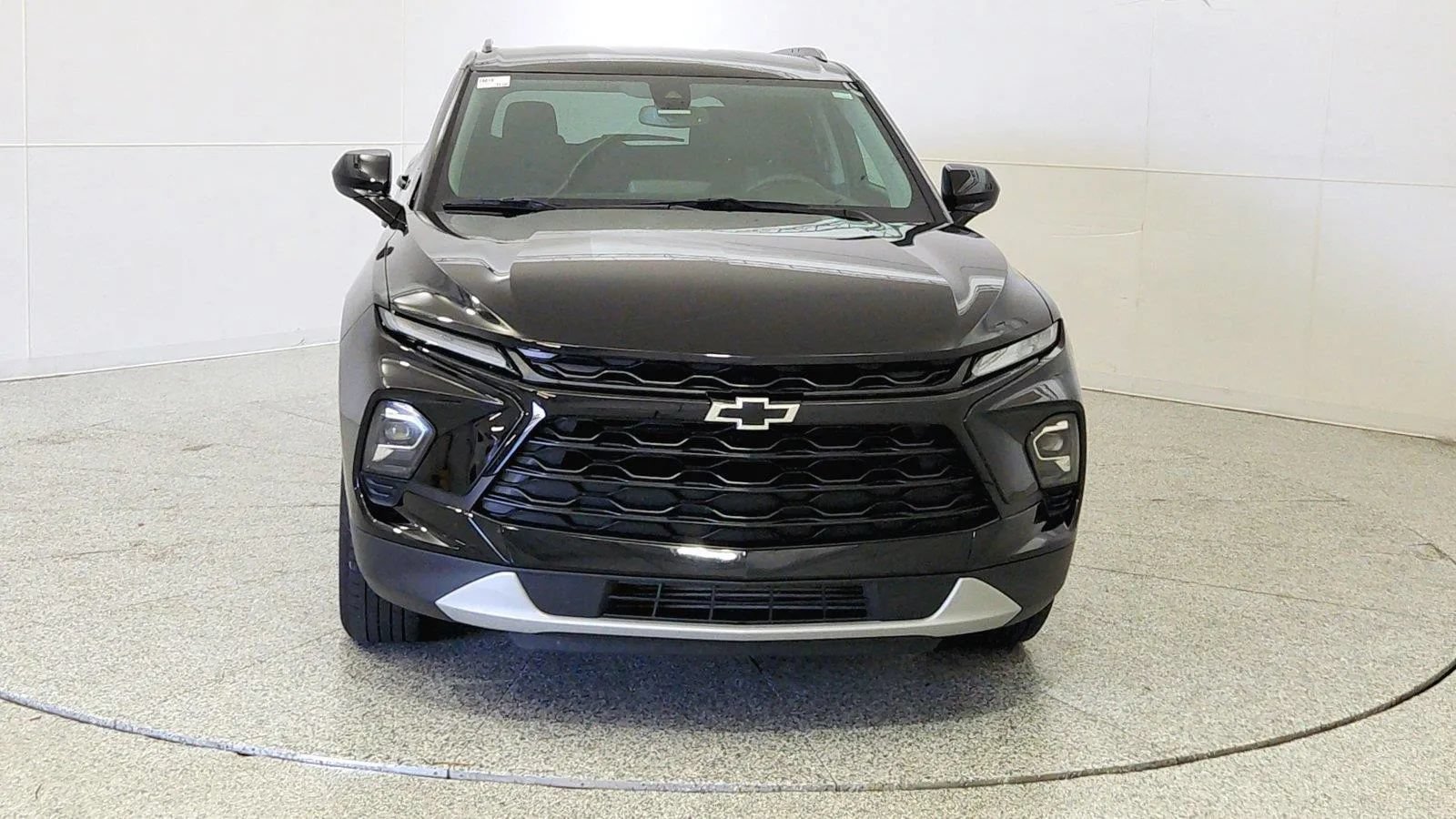 Used 2024 Chevrolet Blazer LT w/ Convenience Package FWD image 2
