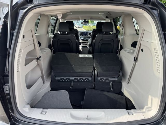 Used 2020 Chrysler Pacifica Touring-L Plus w/ Tire & Wheel Group FWD image 29