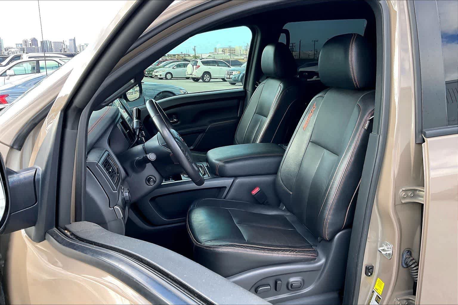 Used 2021 Nissan Titan PRO-4X w/ Pro-4x Convenience Package AWD/4WD image 11
