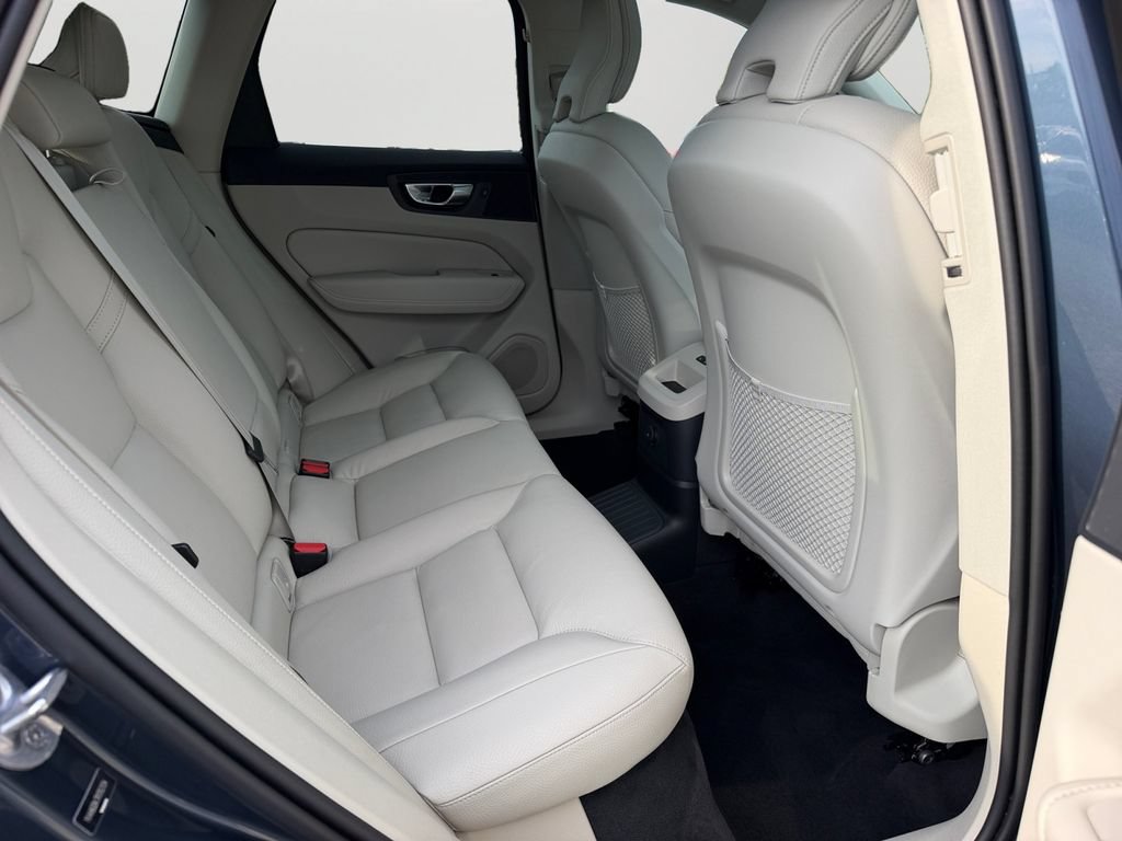 Certified 2024 Volvo XC60 T8 Core w/ Climate Package AWD/4WD image 9