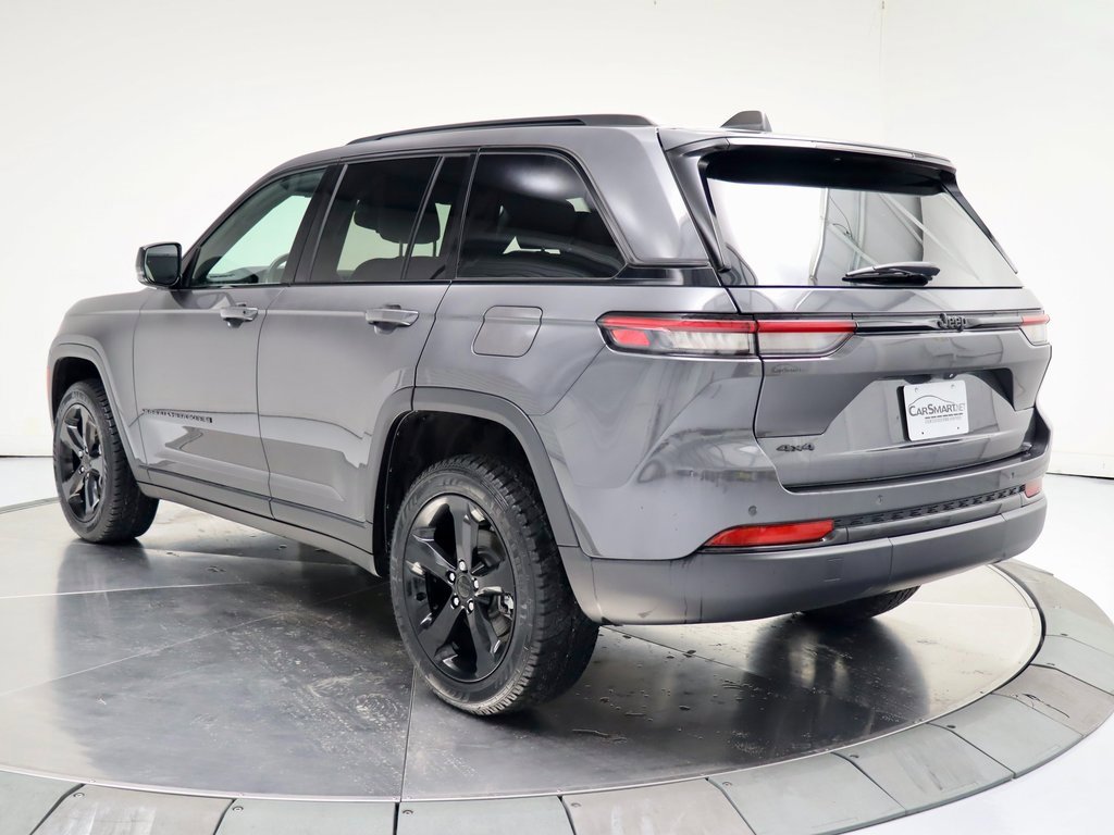 Used 2022 Jeep Grand Cherokee Altitude image 3