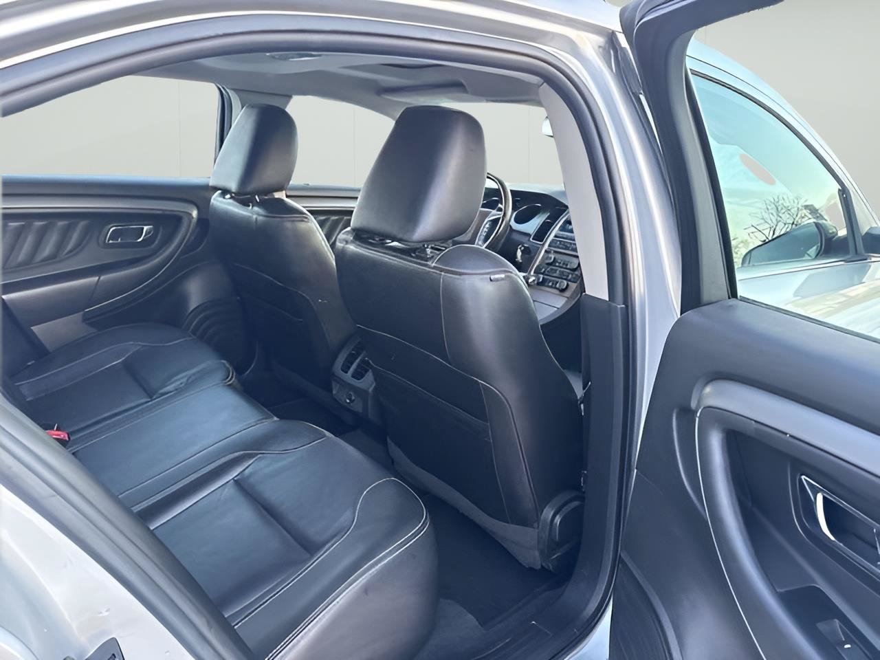 Used 2010 Ford Taurus SEL FWD image 21