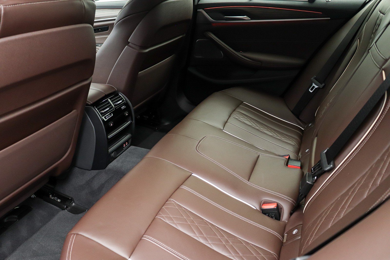 Used 2023 BMW M550i xDrive AWD/4WD image 23