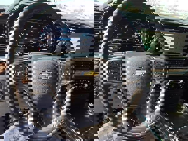 Used 2025 Chevrolet Silverado 3500 LT w/ Convenience Package image 9