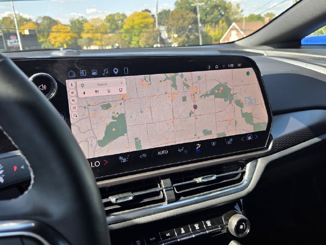 Certified 2025 Chevrolet Equinox EV LT w/ Comfort Package FWD image 30