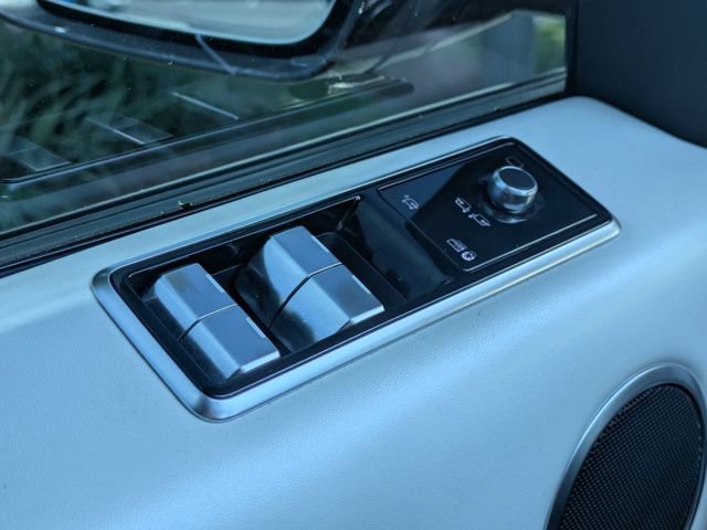 Used 2020 Land Rover Range Rover Sport SVR AWD/4WD image 25