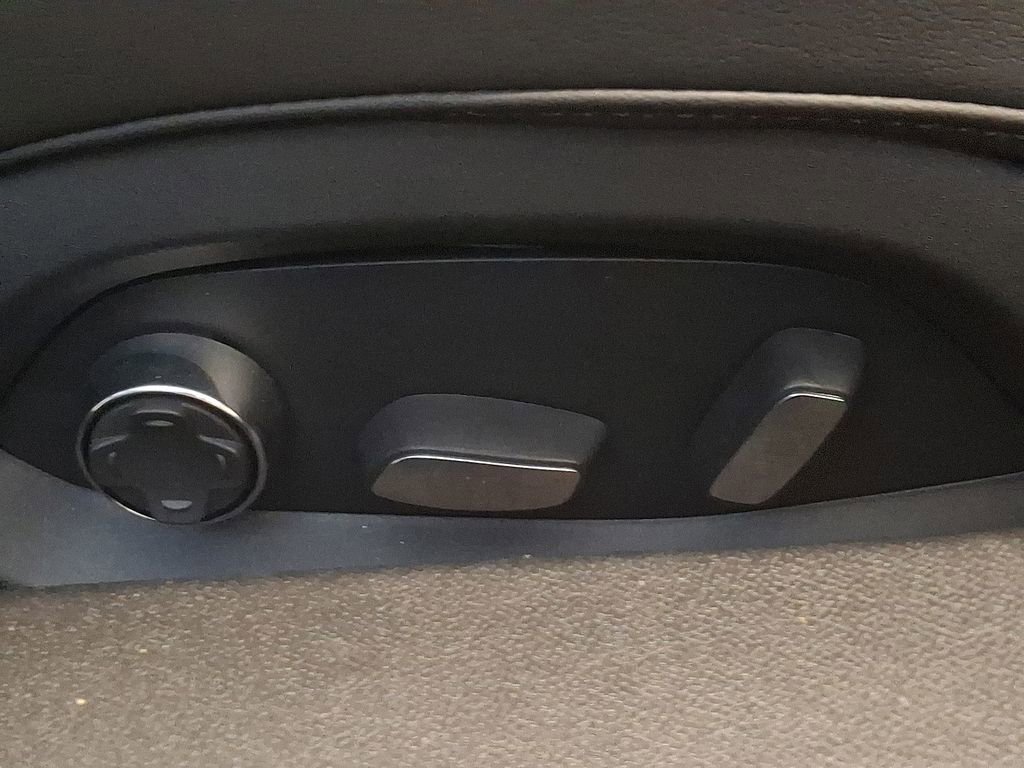 Used 2024 Chevrolet Corvette Stingray Preferred Cpe w/ 2LT image 28