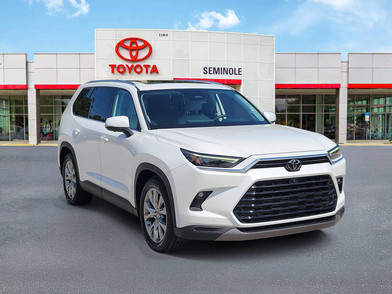 Used 2024 Toyota Grand Highlander AWD image 2