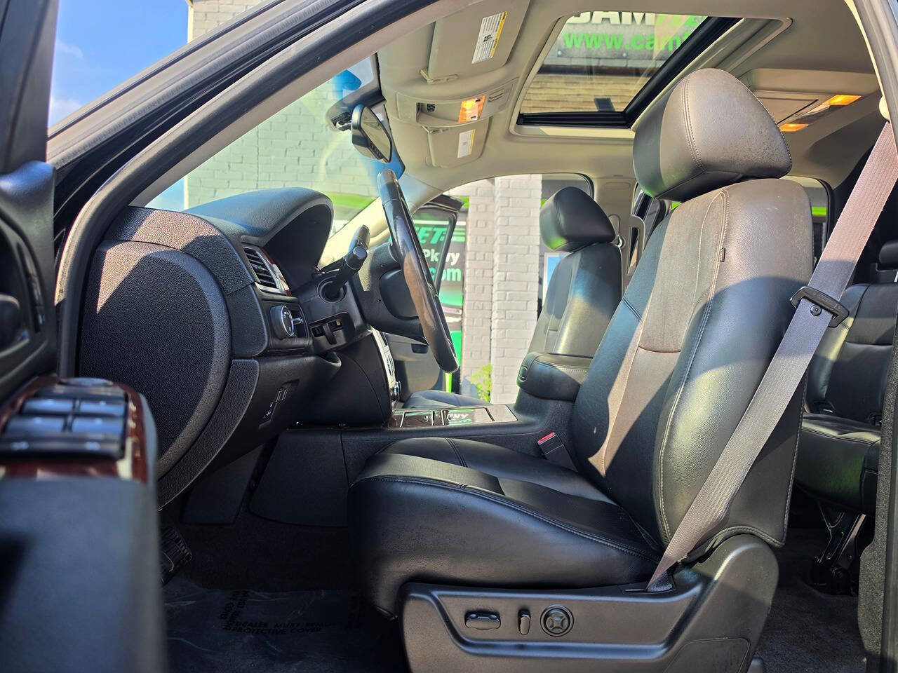 Used 2012 Chevrolet Avalanche LTZ RWD image 19