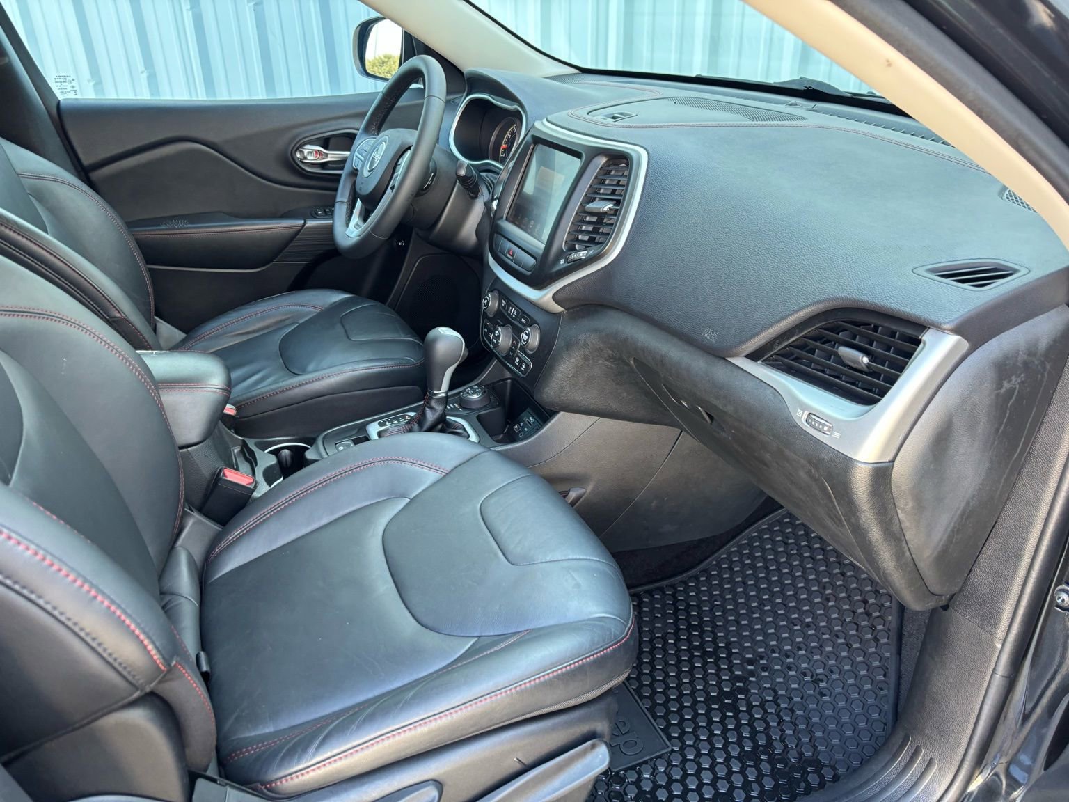 Used 2015 Jeep Cherokee Trailhawk w/ Comfort/Convenience Group image 37