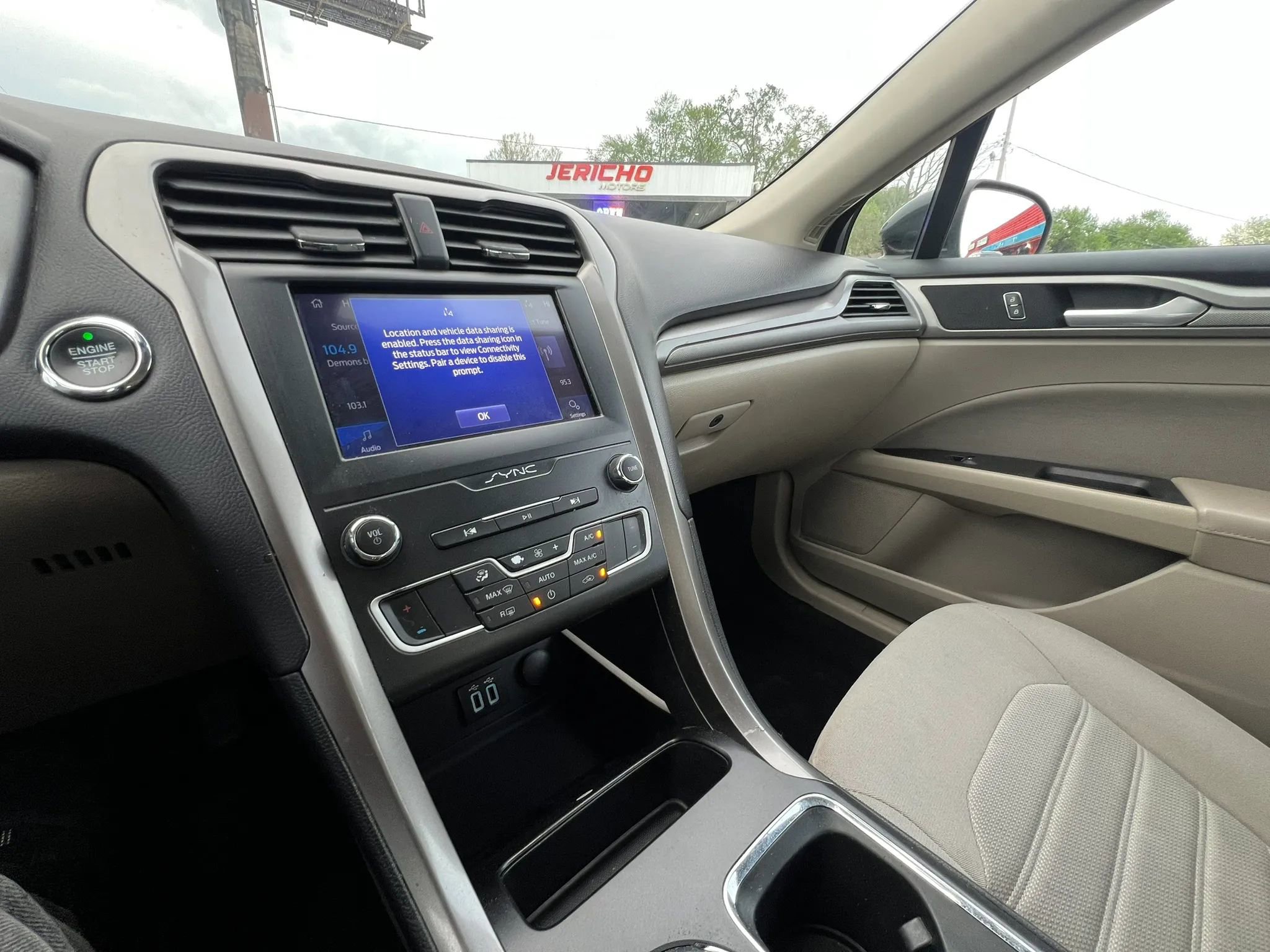 Used 2019 Ford Fusion SE image 15