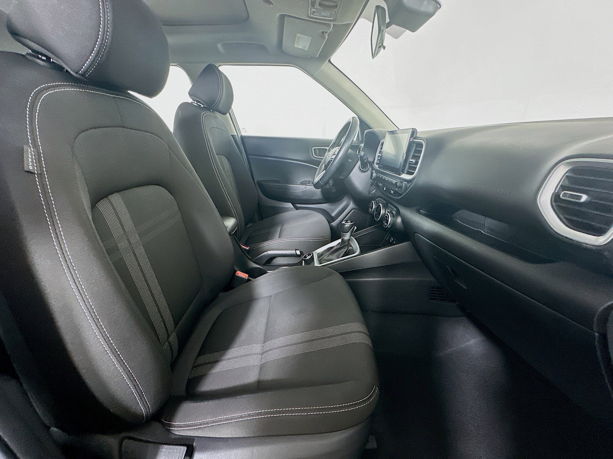 Used 2024 Hyundai Venue SEL image 30