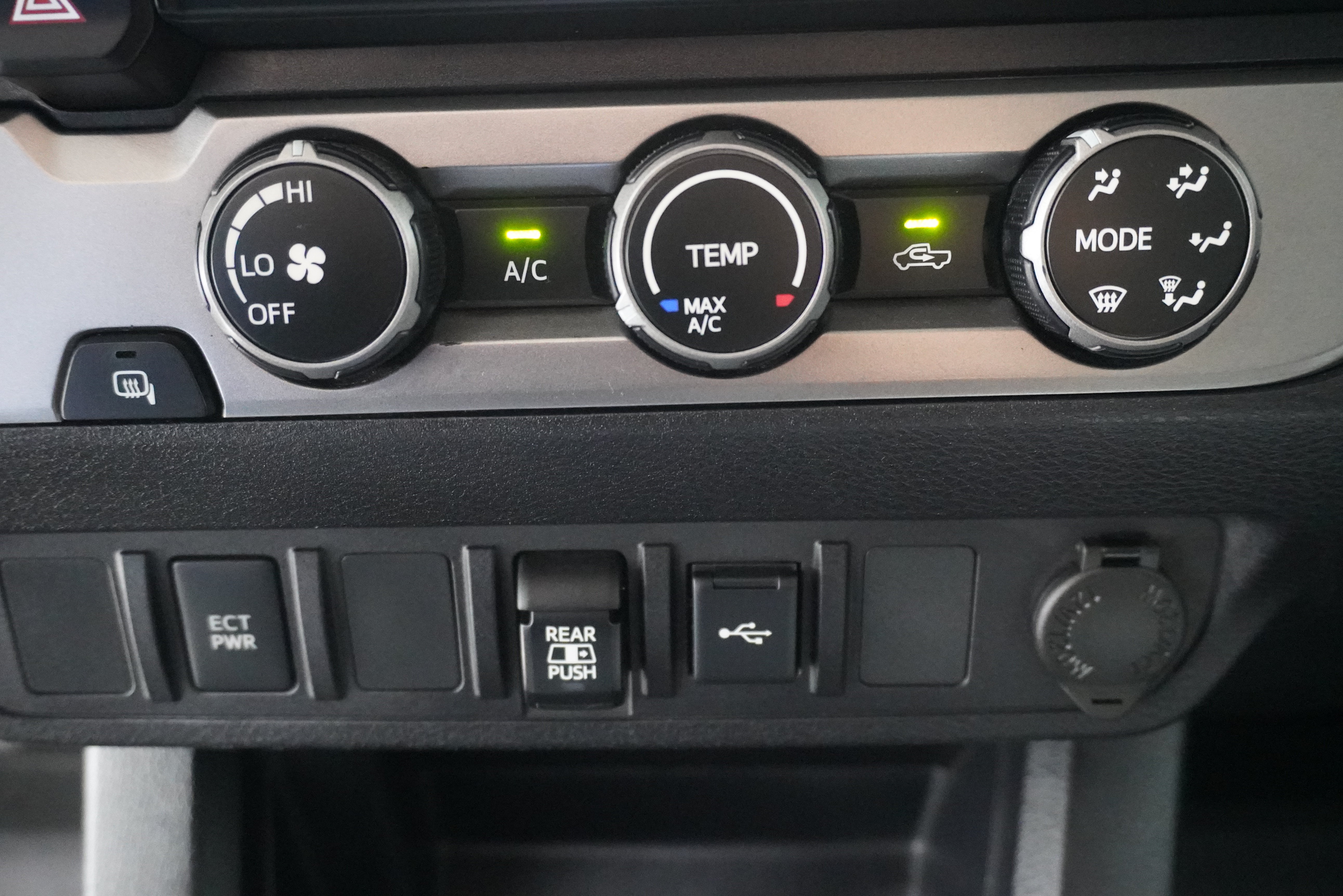 Used 2020 Toyota Tacoma SR5 RWD image 19