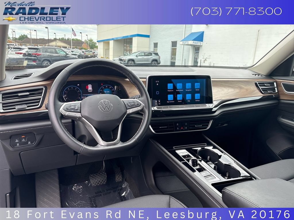 Used 2025 Volkswagen Atlas SE AWD/4WD image 14