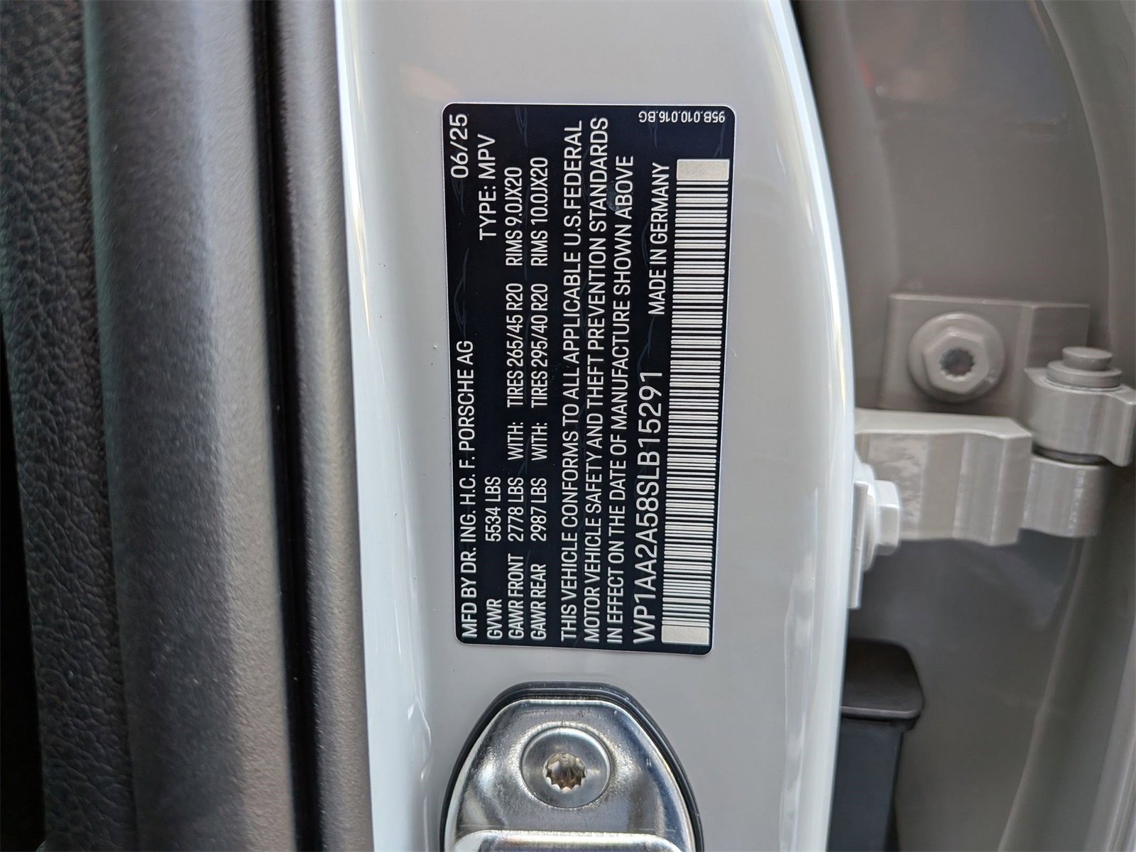 New 2025 Porsche Macan image 30