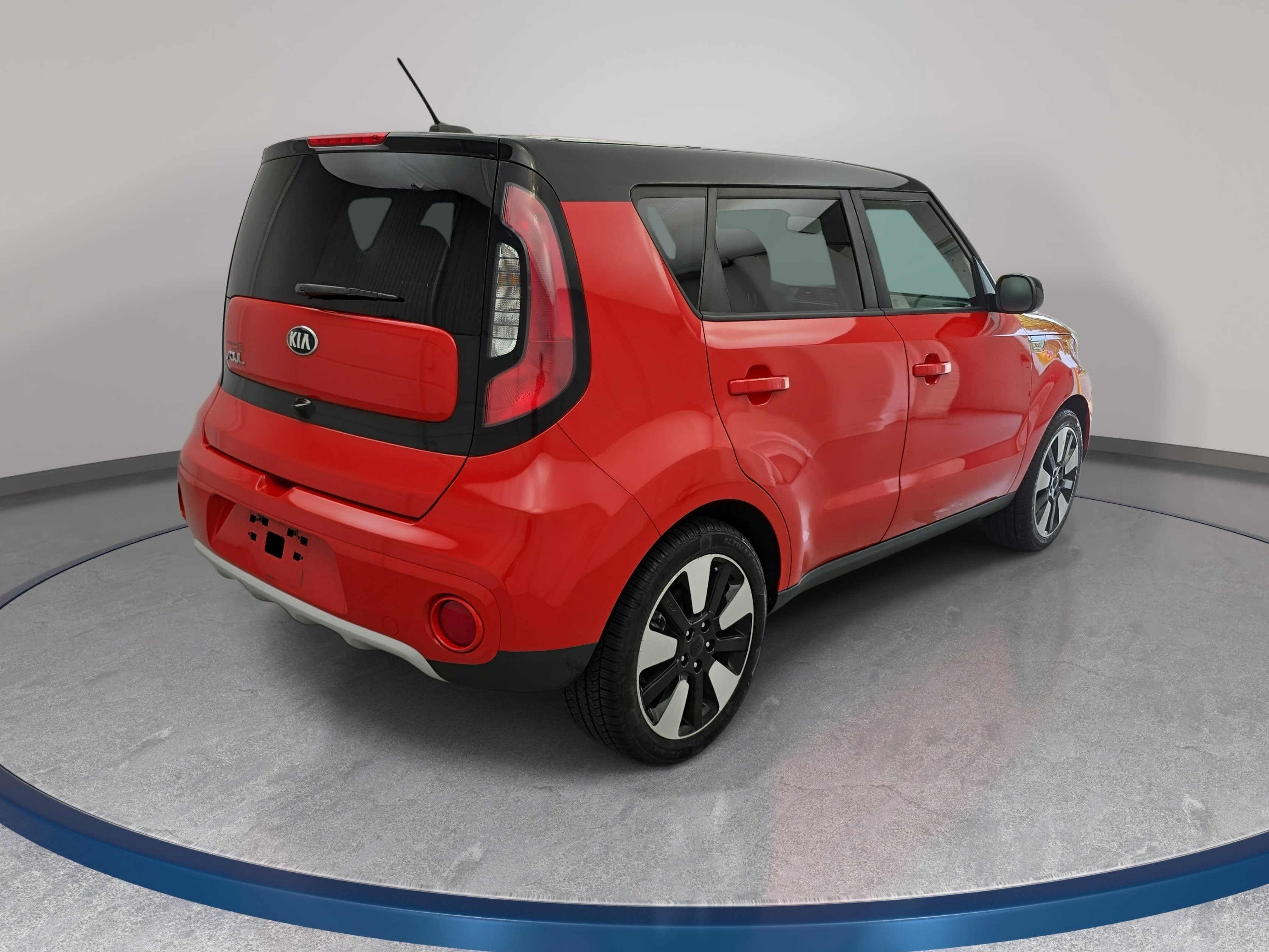 Used 2019 Kia Soul + FWD image 5