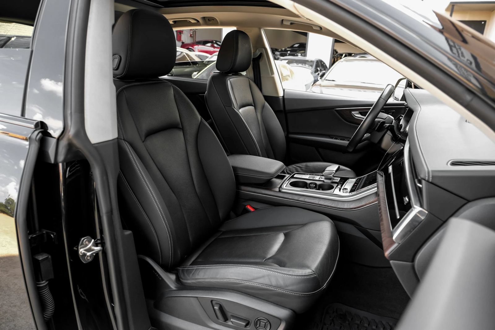 Used 2020 Audi Q8 Prestige w/ Prestige Package AWD/4WD image 32