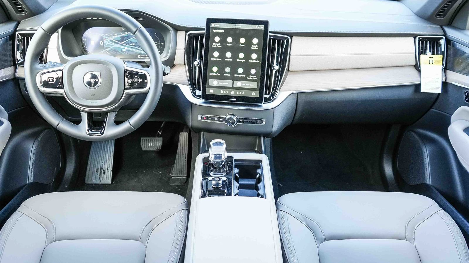 New 2026 Volvo XC90 T8 Plus w/ Protection Package Premier AWD/4WD image 15