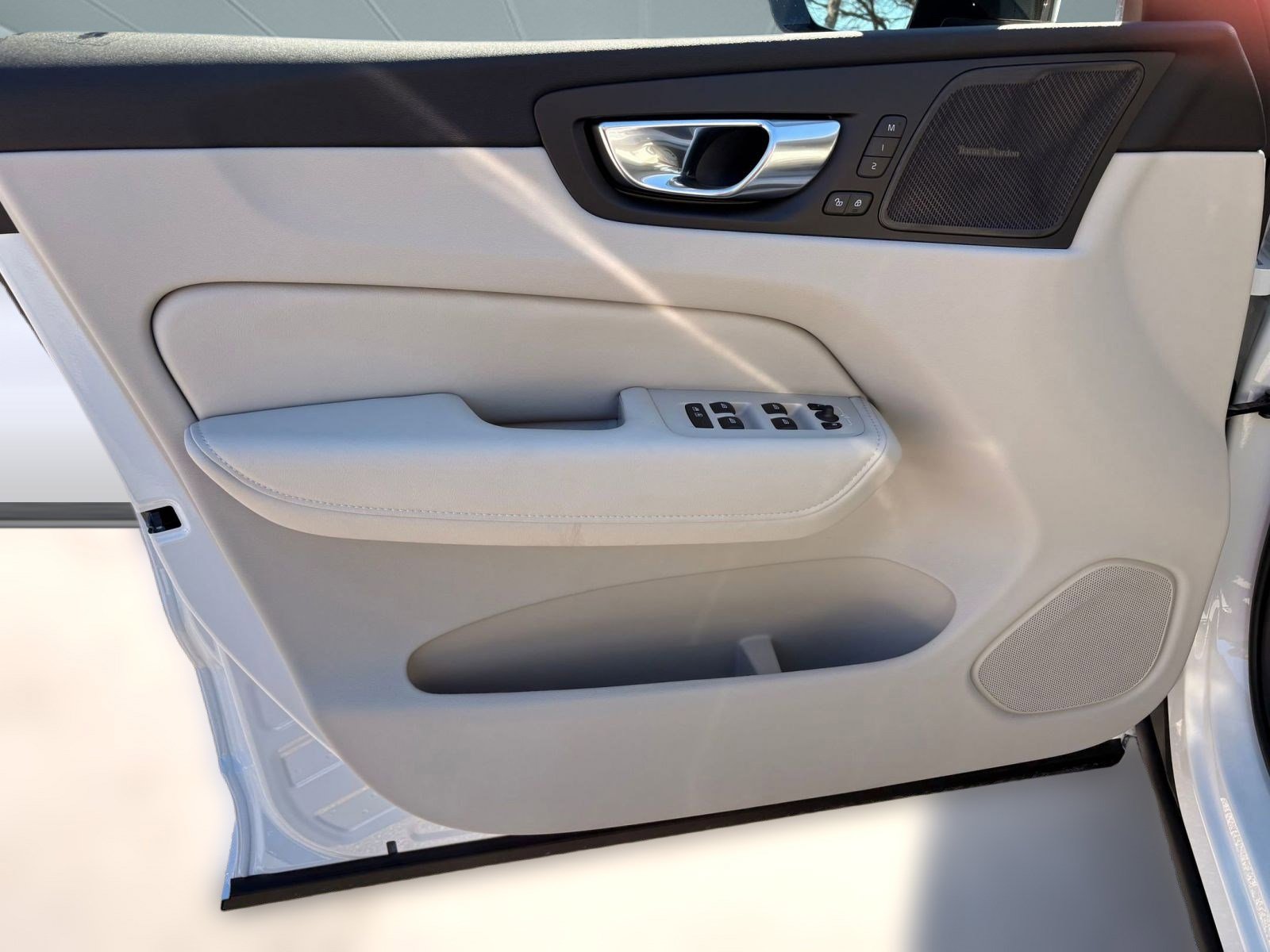 New 2026 Volvo XC60 B5 Ultra w/ Climate Package image 21