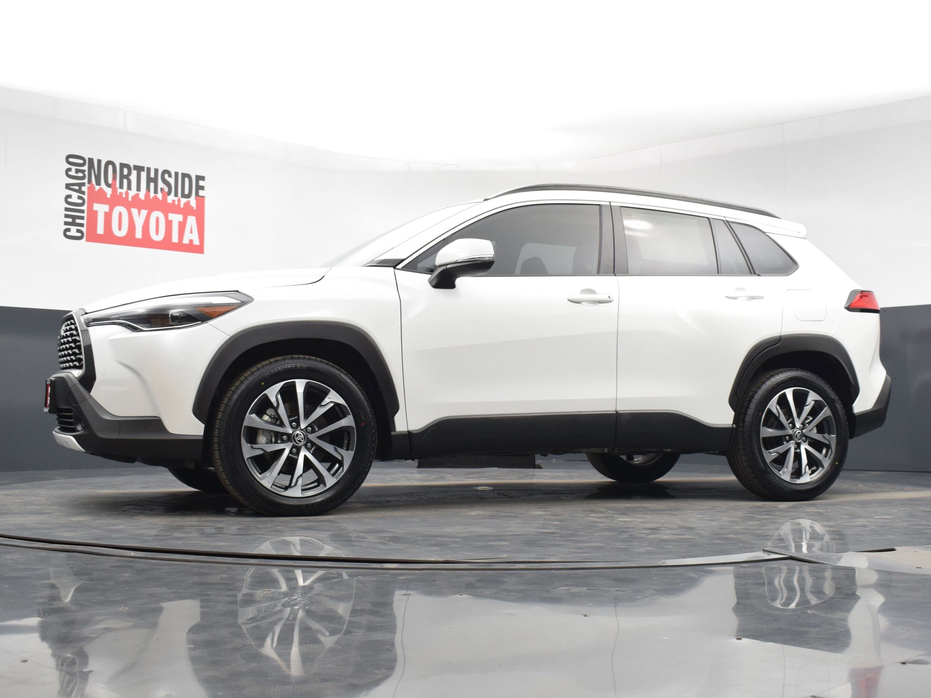 Used 2024 Toyota Corolla Cross XLE w/ Convenience Package image 28