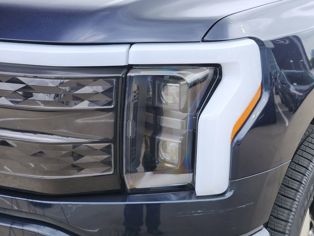Used 2023 Ford F150 Lightning Platinum AWD/4WD image 9