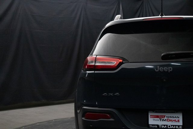 Used 2016 Jeep Cherokee Trailhawk w/ Comfort/Convenience Group image 12